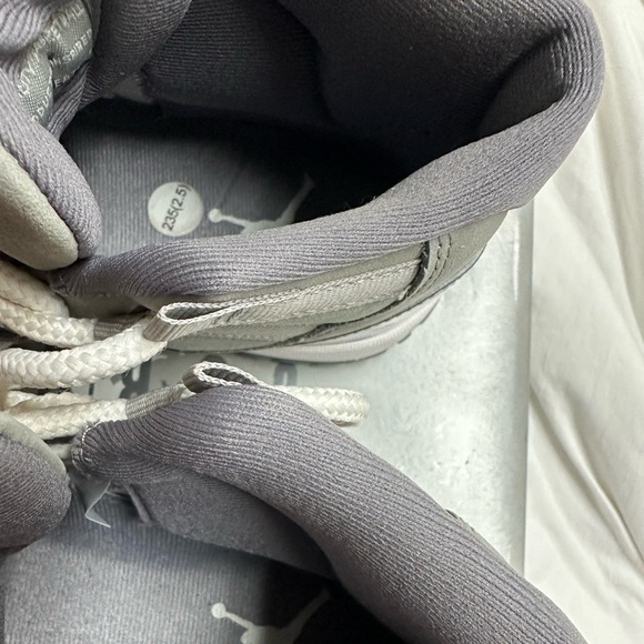 Jordan’s 11 Retro cool 2021 - Picture 4 of 8